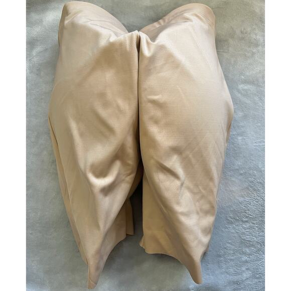 New SKIMS Sz Large Hip Enhancing Shaping Padded Mid-thigh Shorts BO-SH0-7650W - Picture 2 of 9